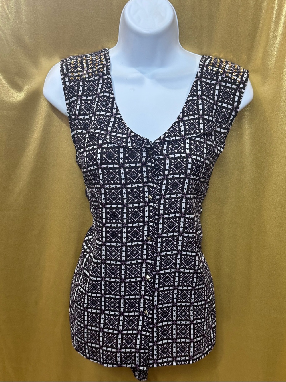 Elementz Sleeveless Geometric Print Blouse | Size L, Studded Shoulders